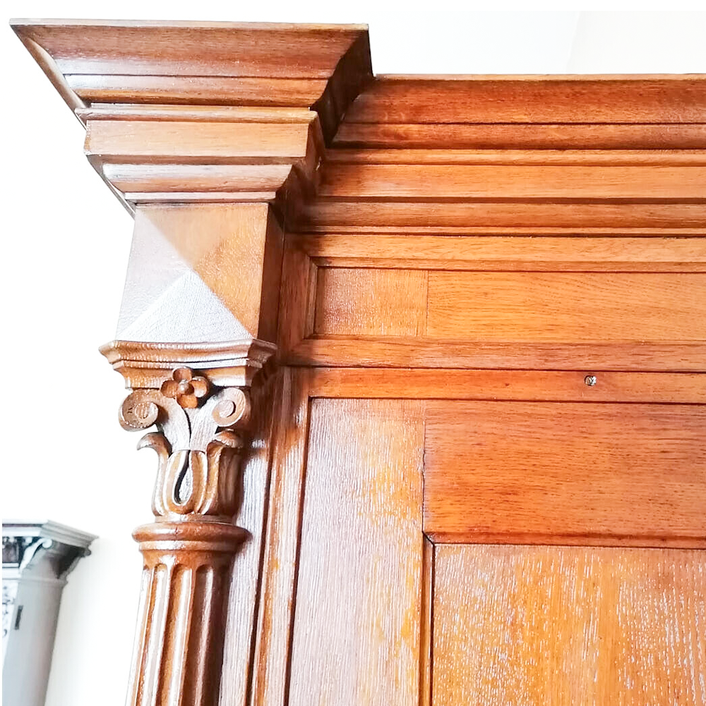 Prunk-Bibliothek in Eiche